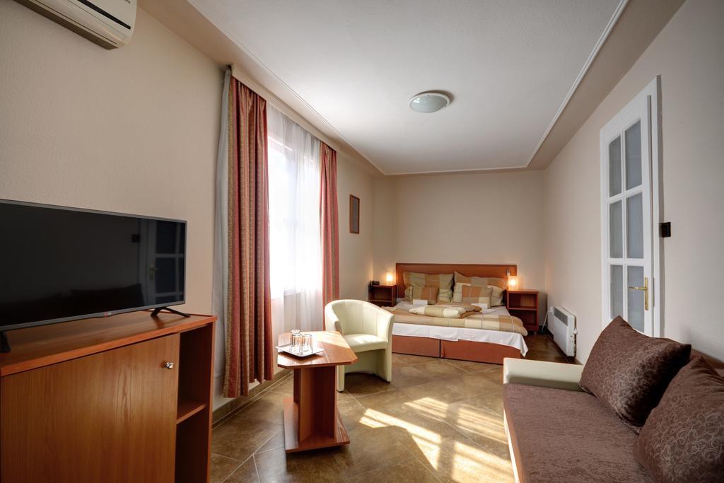 Hotel Roz 3*